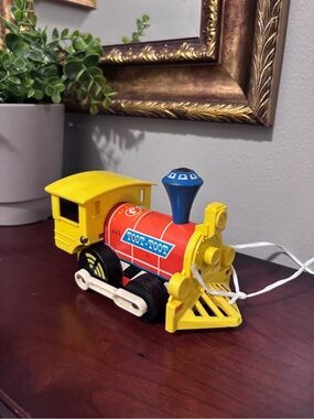 Fisher-Price Toot-Toot Pull Train #643 vintage toy